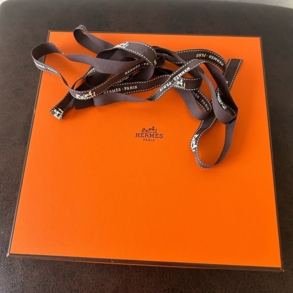 Hermès Logo Box with Ribbon